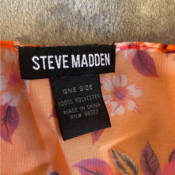 Steve Madden Matching Hat/Cover Up Set - Picture 3 of 7